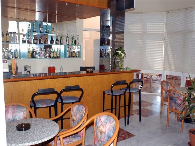 Daisy Hotel Apartments 레팀노 외부 사진