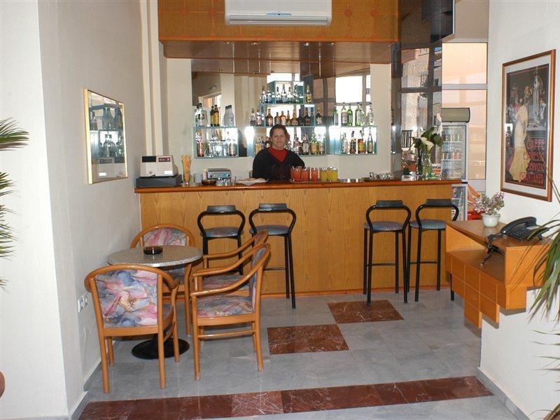 Daisy Hotel Apartments 레팀노 외부 사진