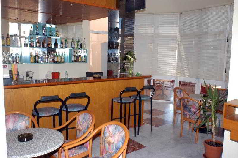 Daisy Hotel Apartments 레팀노 외부 사진