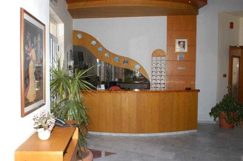 Daisy Hotel Apartments 레팀노 외부 사진